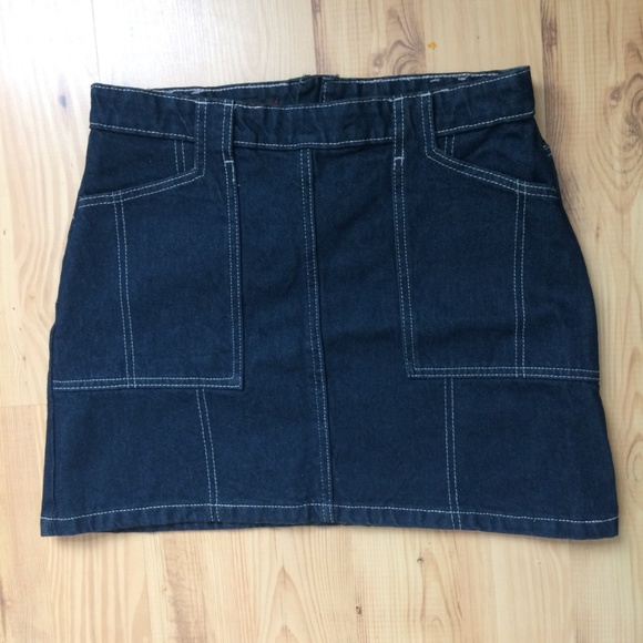 Urban Outfitters Denim Mini Skirt Darkwash Small - Picture 6 of 7